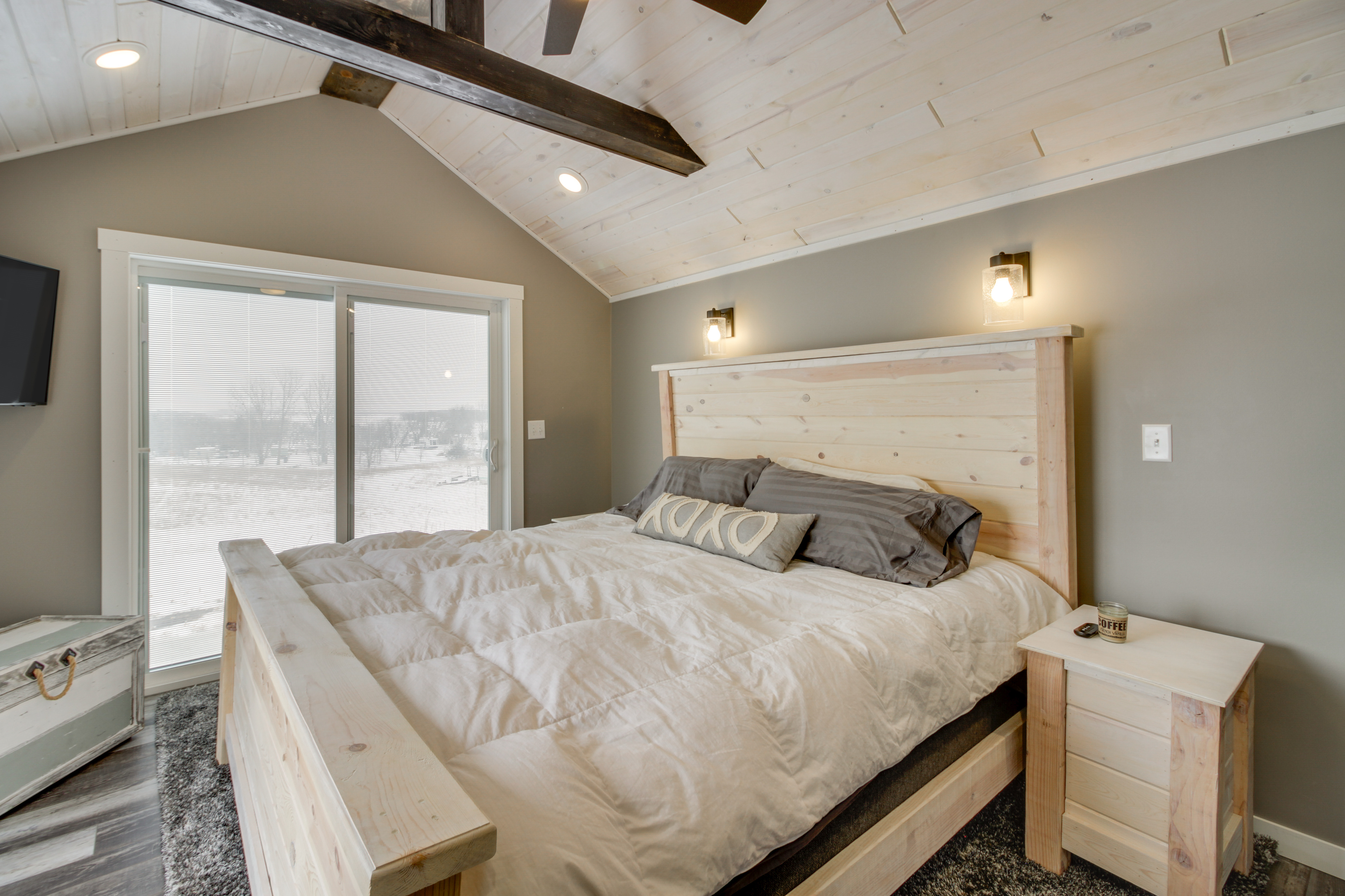 Pet-Friendly Cabin w/ Lake Access & Patio in Dent