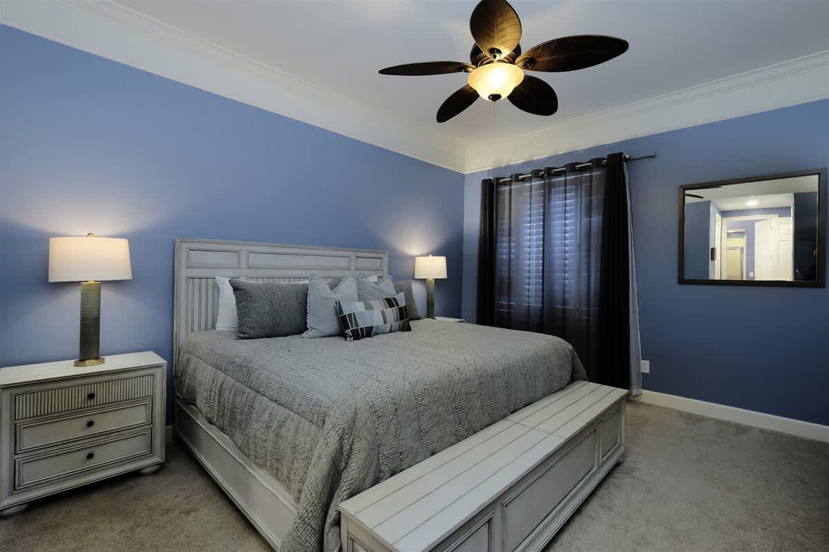 016 104A 200 Peninsula Blvd 10522