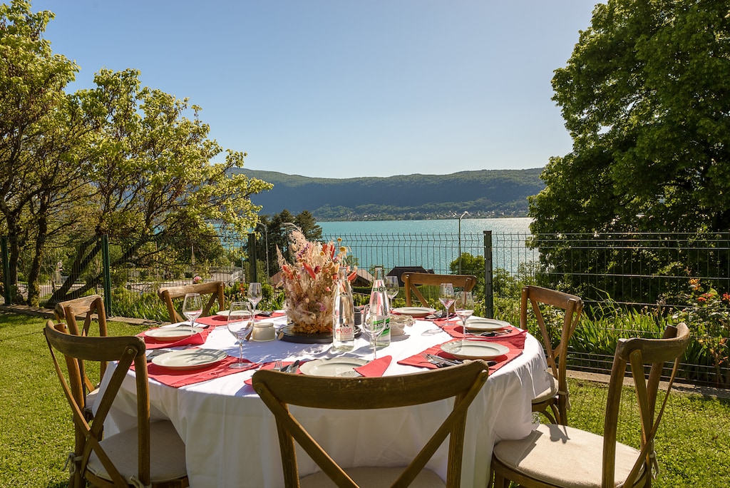 Large wooded garden with lake views and dining areas depending on the number of guests