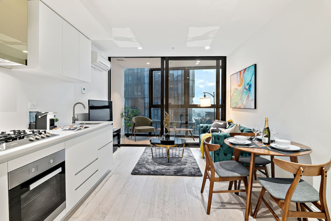 Lavish Two Bedroom City Apartment with Pool, Sauna, Gym