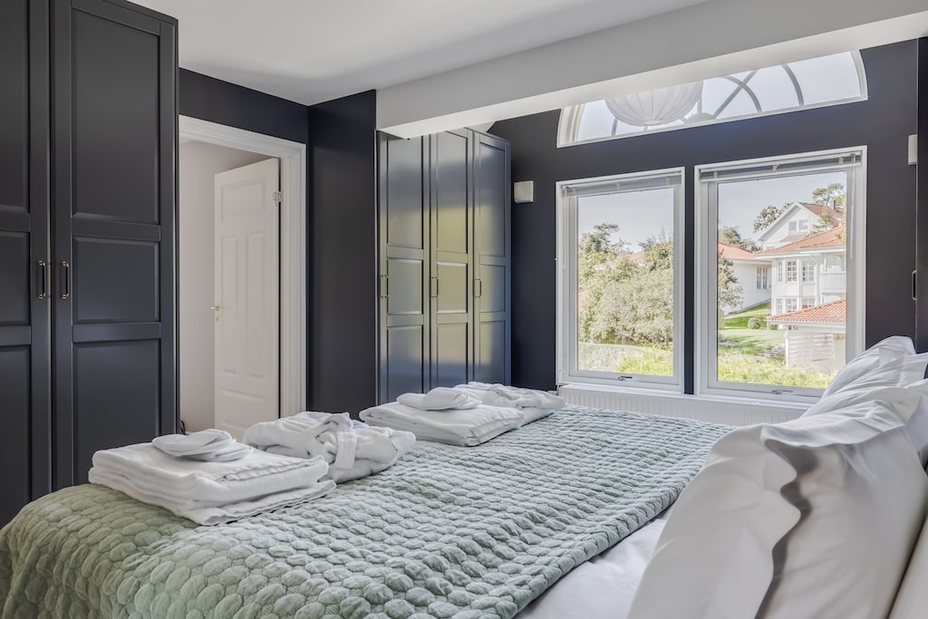 Master Bedroom with En-Suite Bathroom