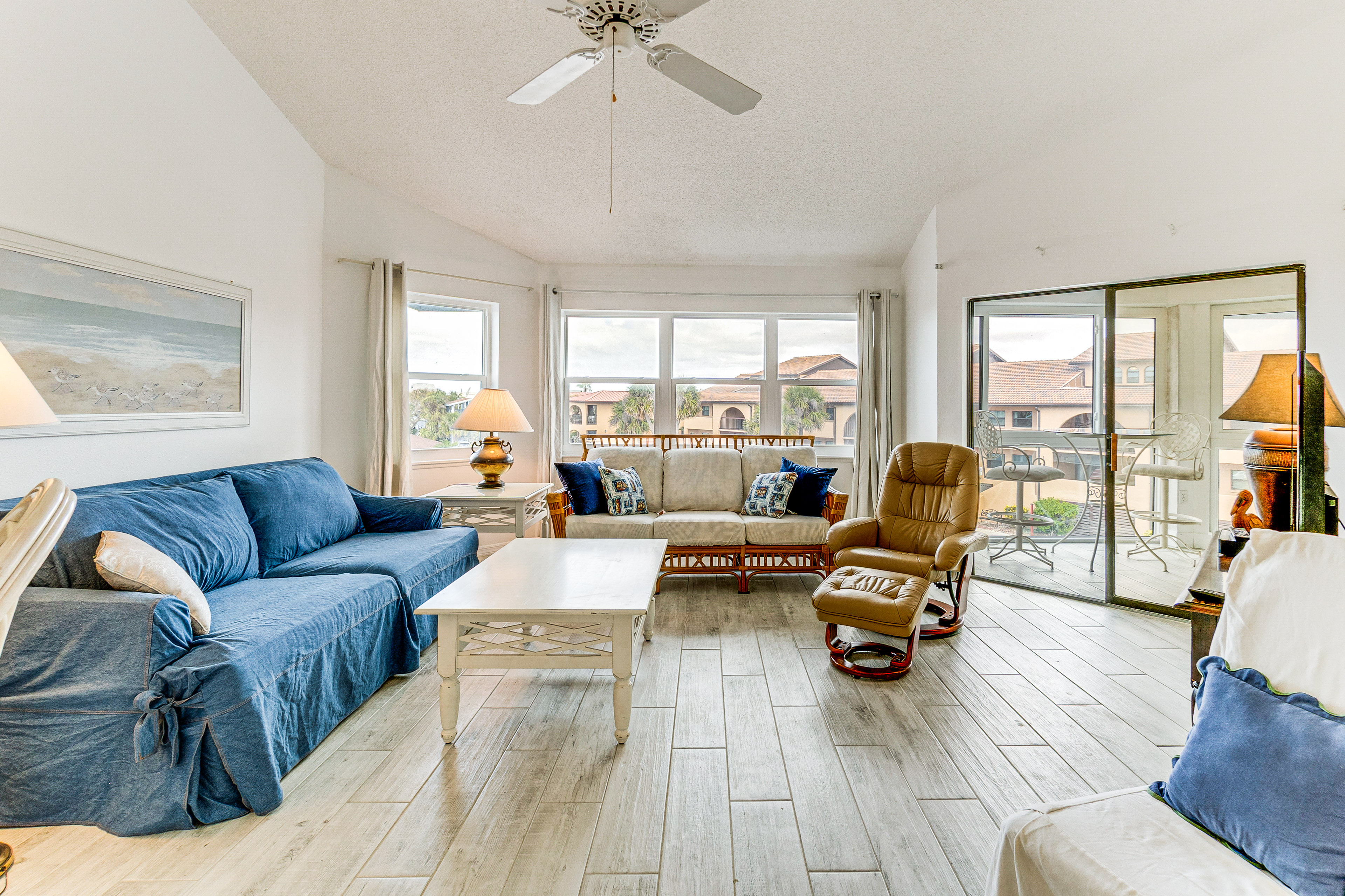 Walk to Beach: Snowbird Getaway in Manasota Key!