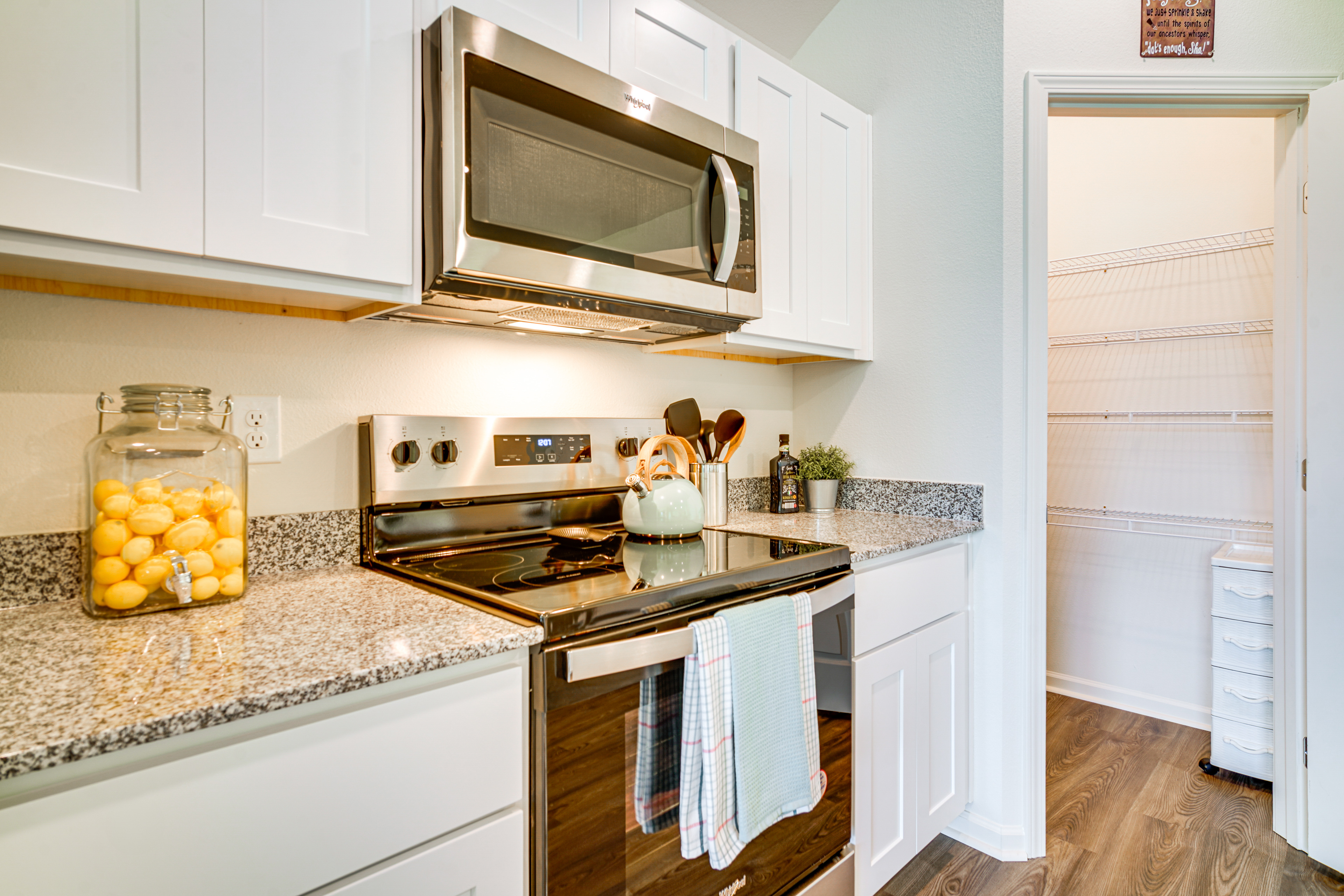 12 Mi to Avery Island: Spacious Family Home!