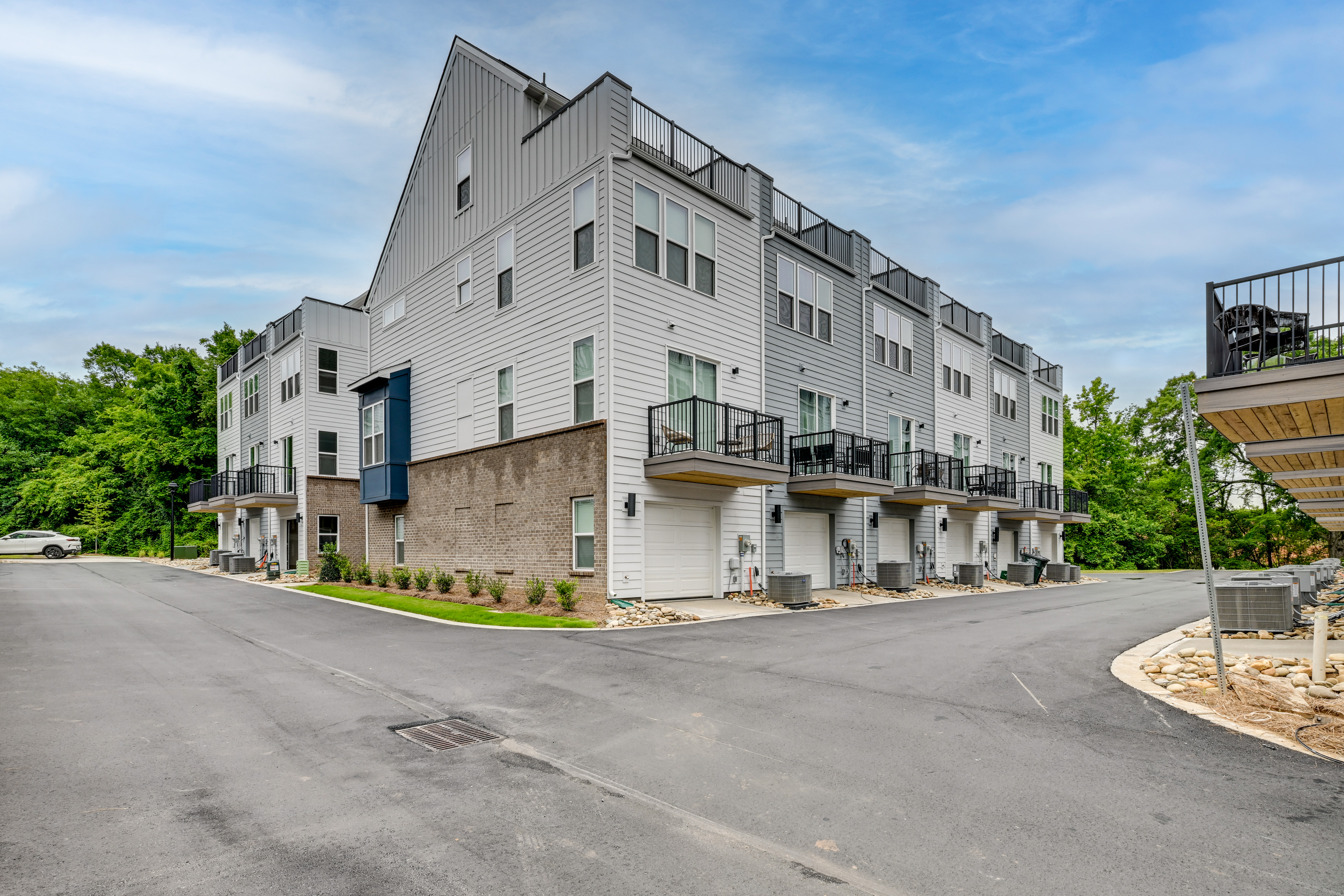 2 Mi to Uptown Charlotte: Family Townhome!