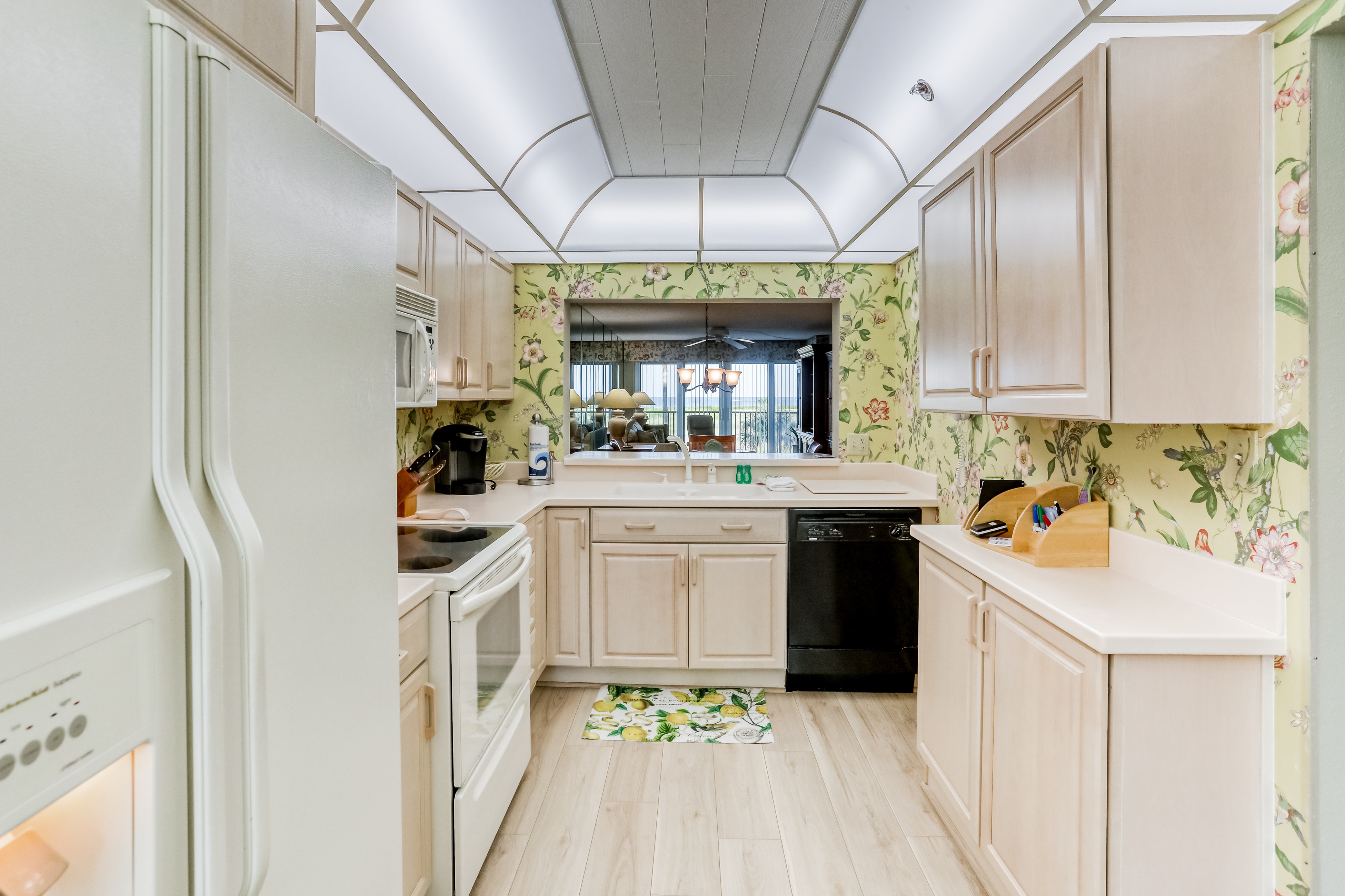 Second-floor condo with pool and tennis court, private W/D, and central AC