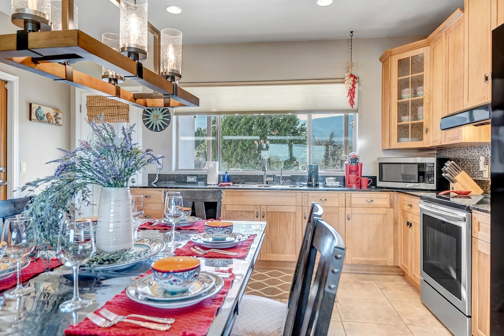 Dining table with seating for up to 6