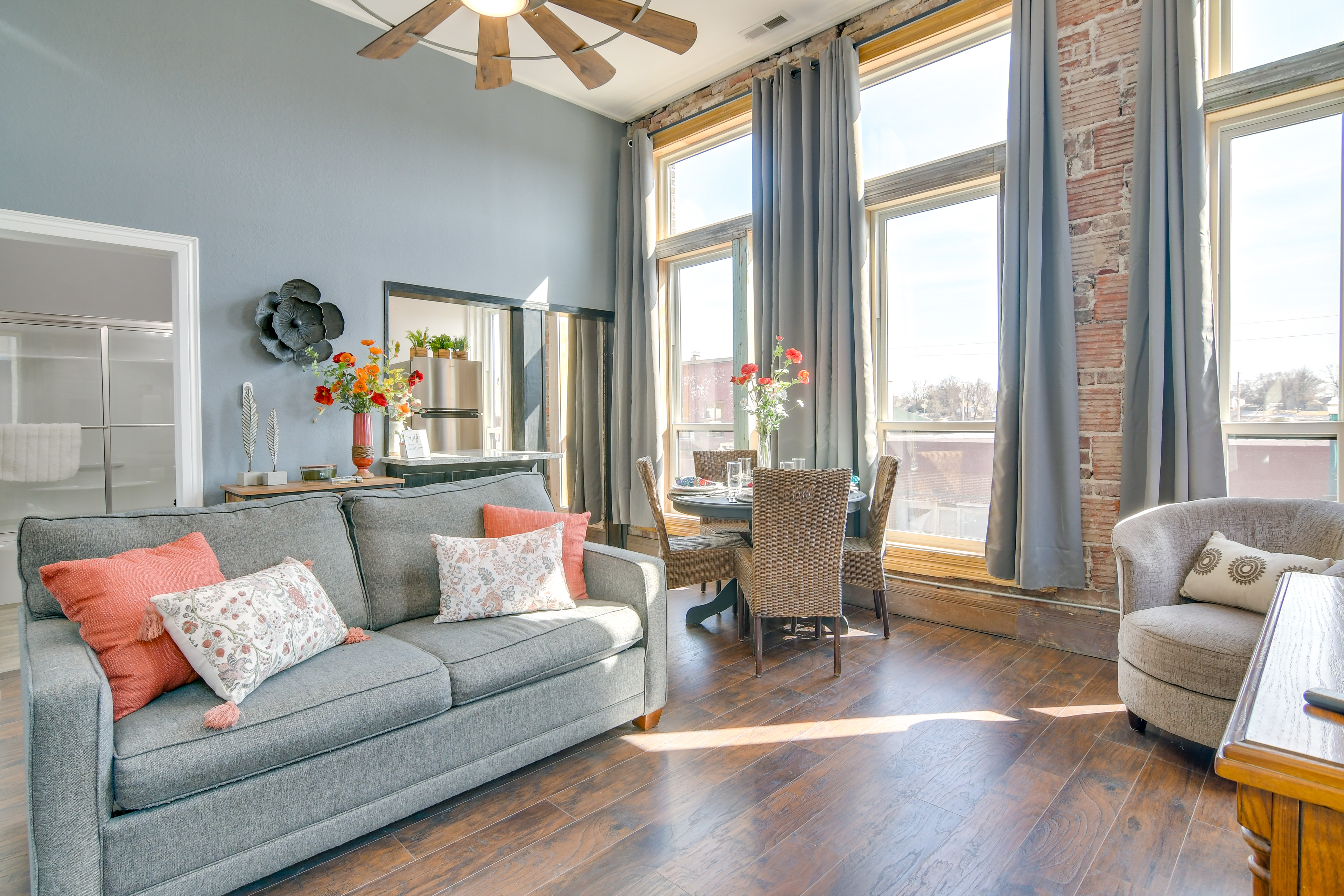 Loft-Style Apt in Dtwn Monett: Pets Welcome!