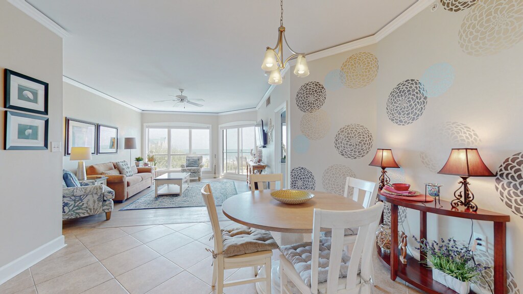 Dining with Views of the Ocean