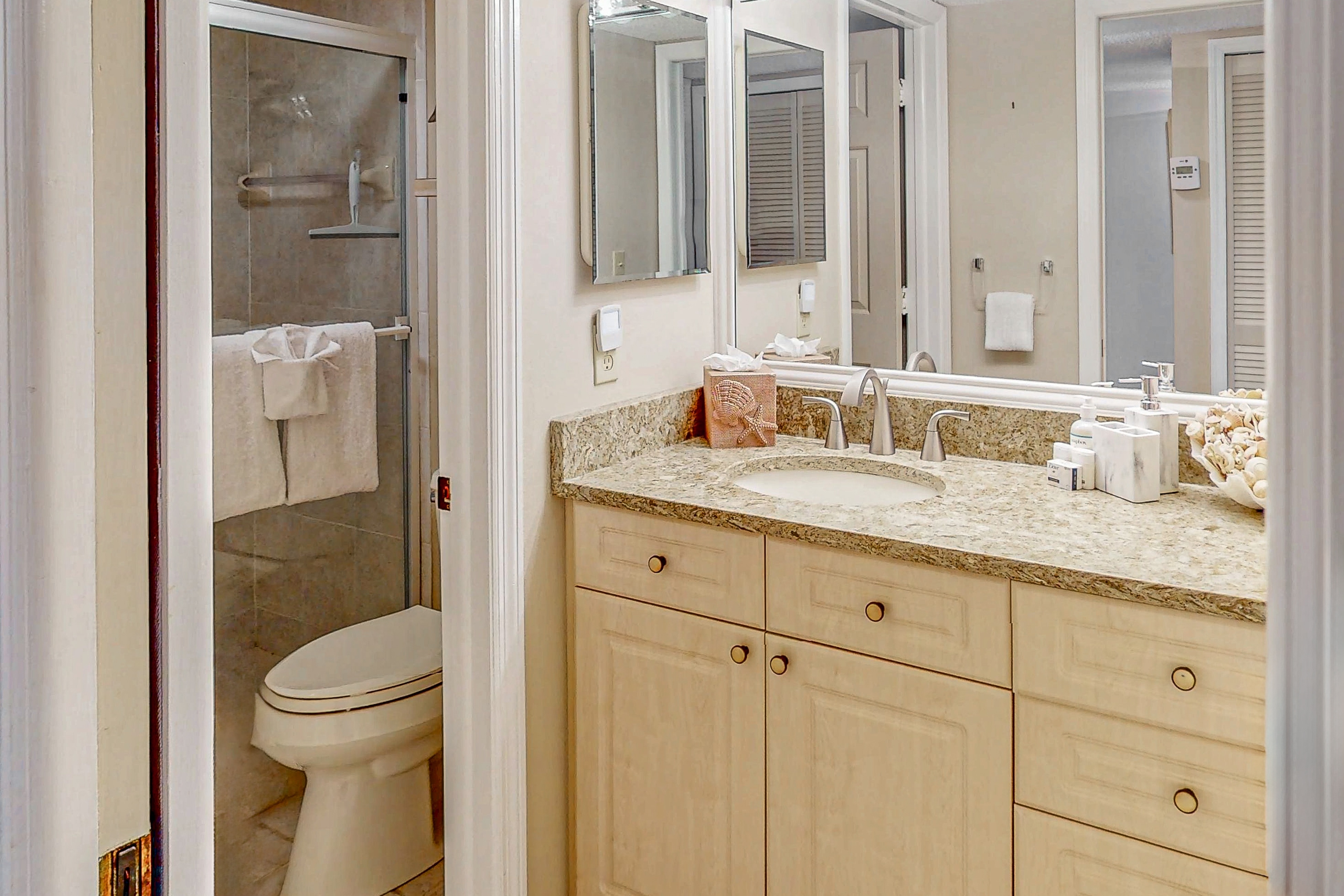 Chic and comfortable Gulf front condo, snowbird and dog friendly, pool, beaches Chic and comfortable Gulf front condo, snowbird and dog friendly, pool, beaches