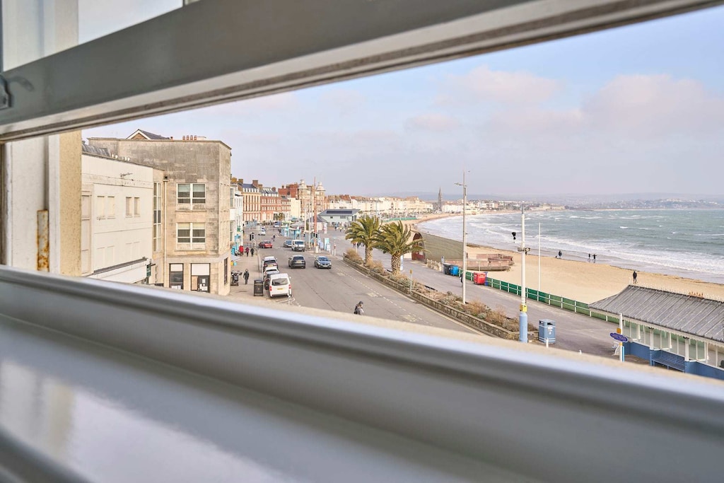 Beachside Gallery, Weymouth - Host & Stay