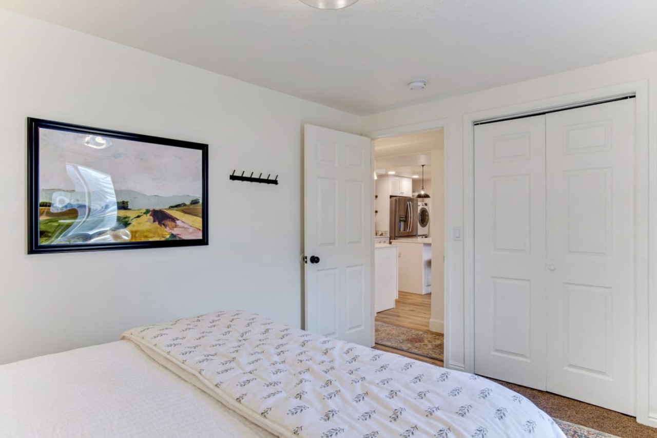 Luxury Hot Tub Haven | Free Massage | EV Charger