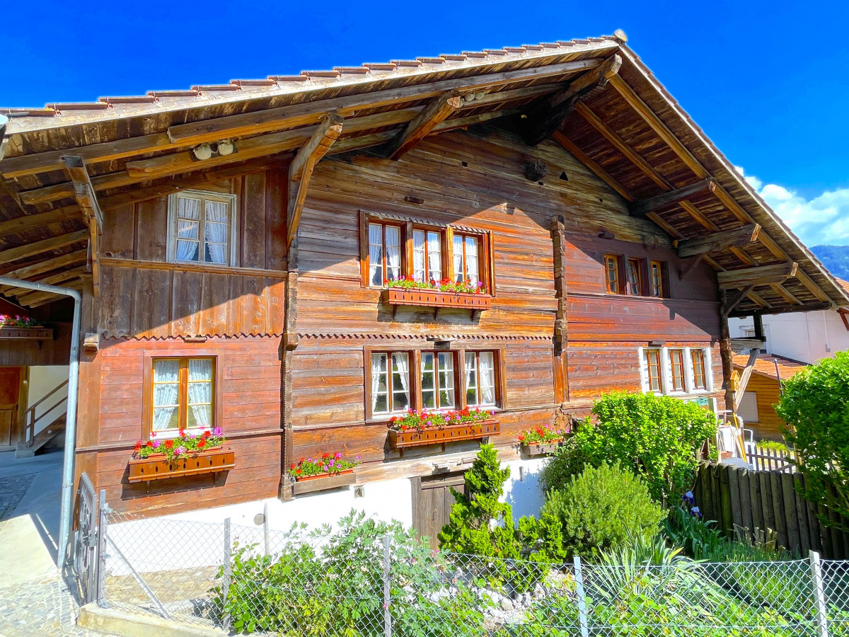 Property Image 2 - Stunning Views Alps & Lake - Apart. Erli Down