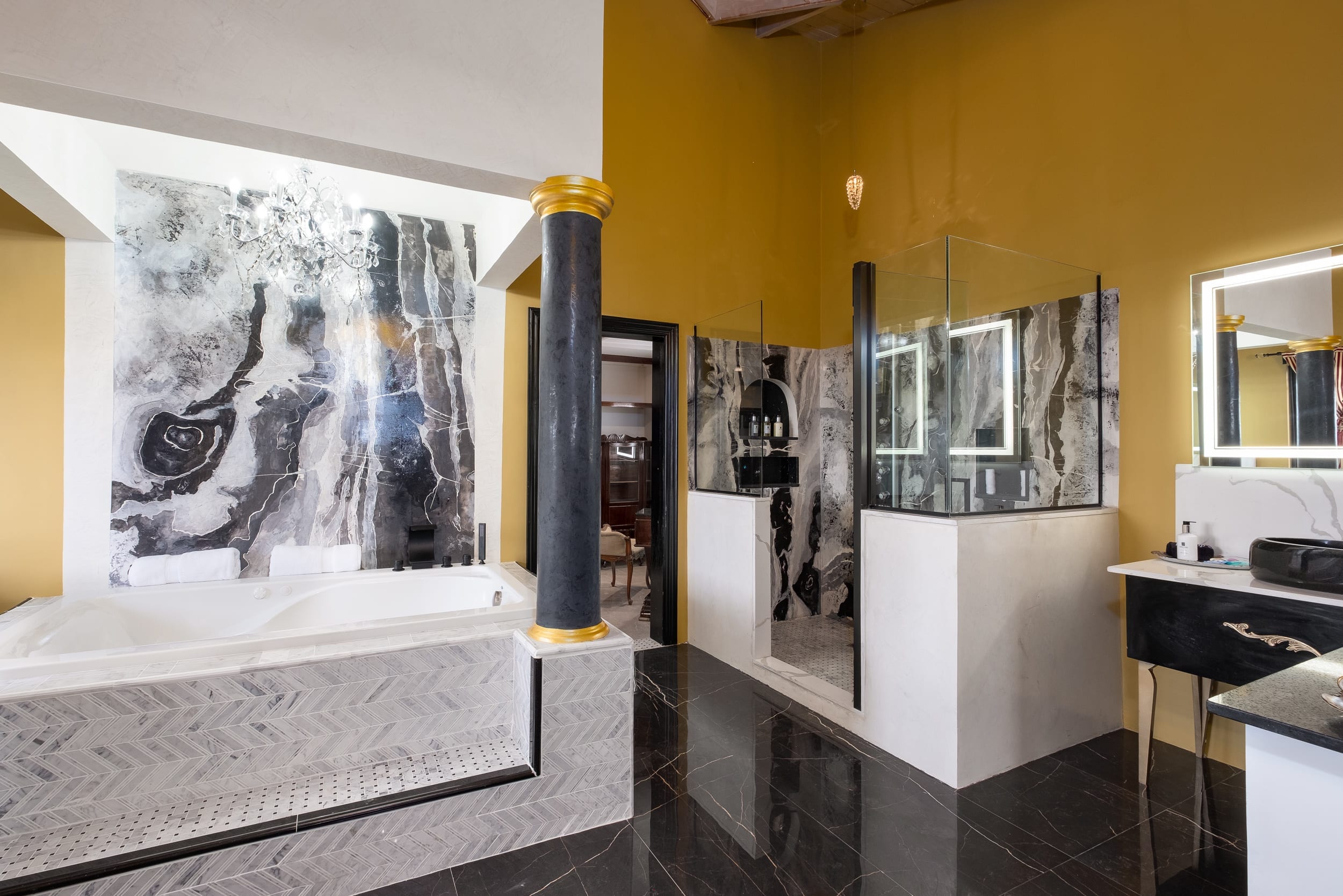 Luxury Villa Discovery Bay: Luxurious Resort Experience