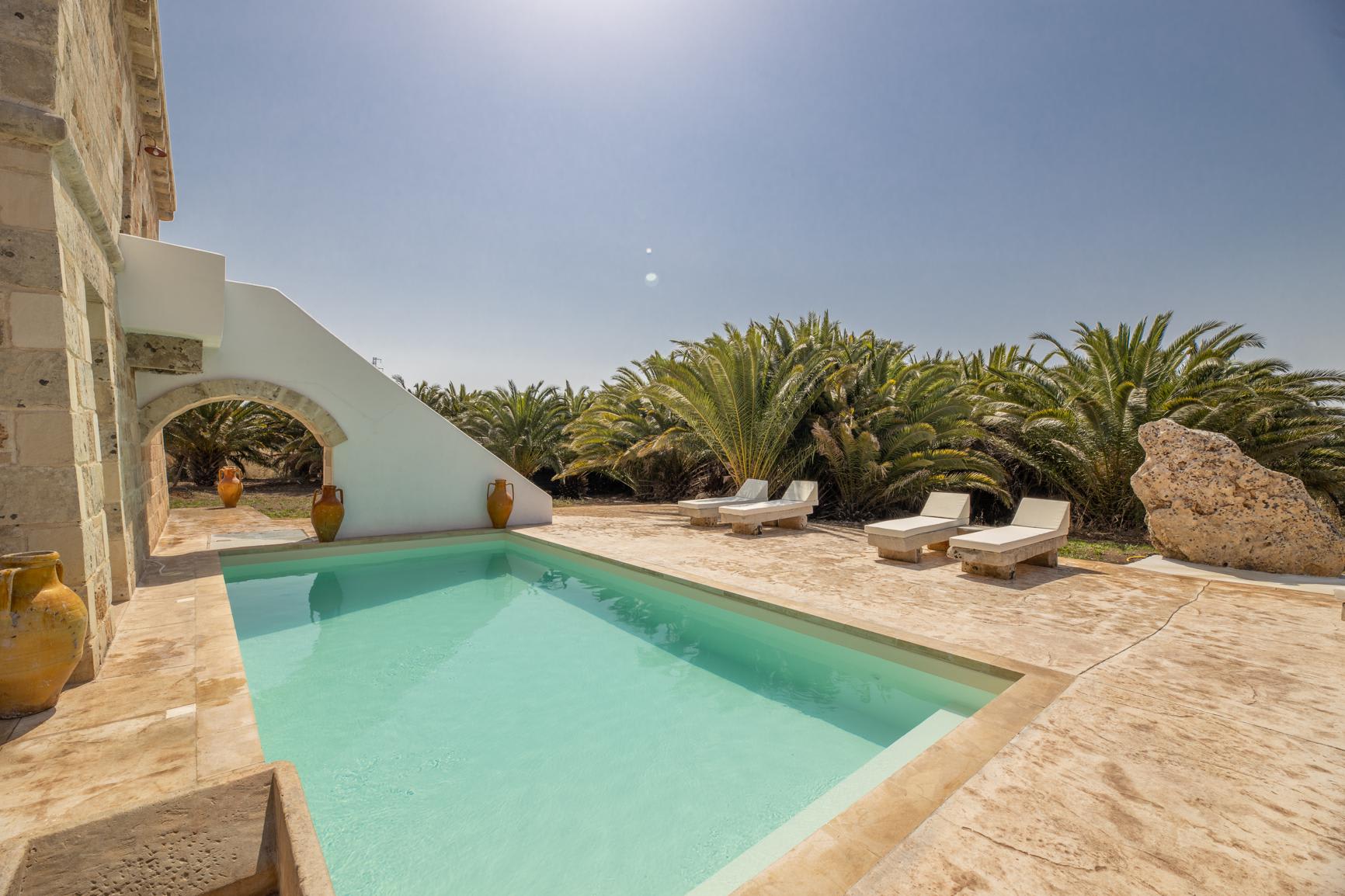 3 BR Mini Castle Tower in the Heart of Alliste 3 BR Mini Castle Tower in the Heart of Alliste