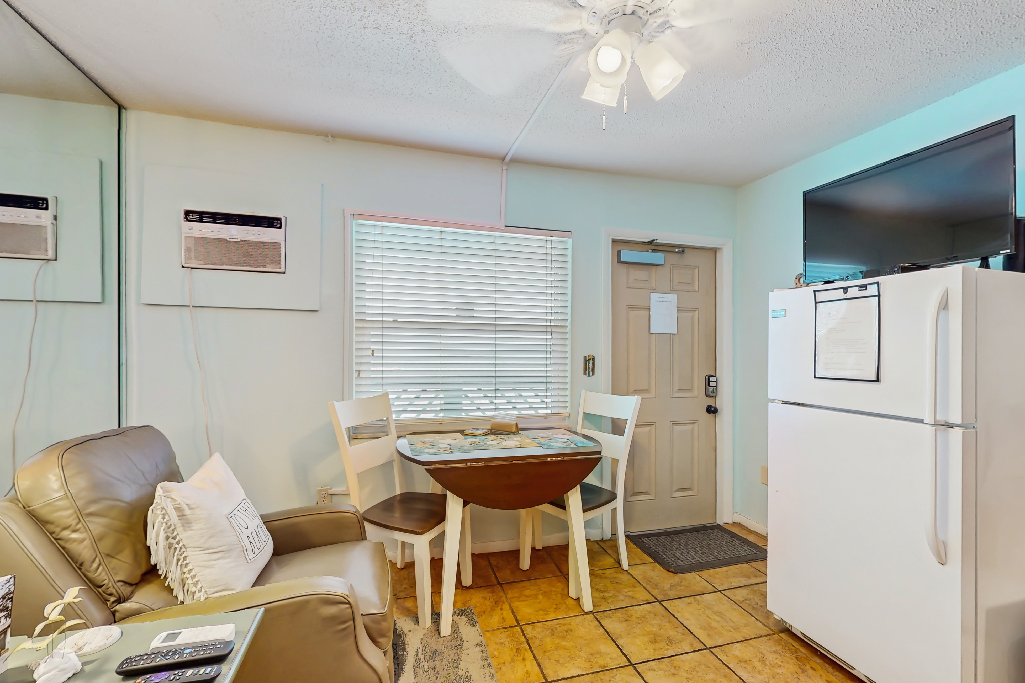 Charming Gulf front condo with views of Belleair Beach, outdoor pool, central AC Charming Gulf front condo with views of Belleair Beach, outdoor pool, central AC