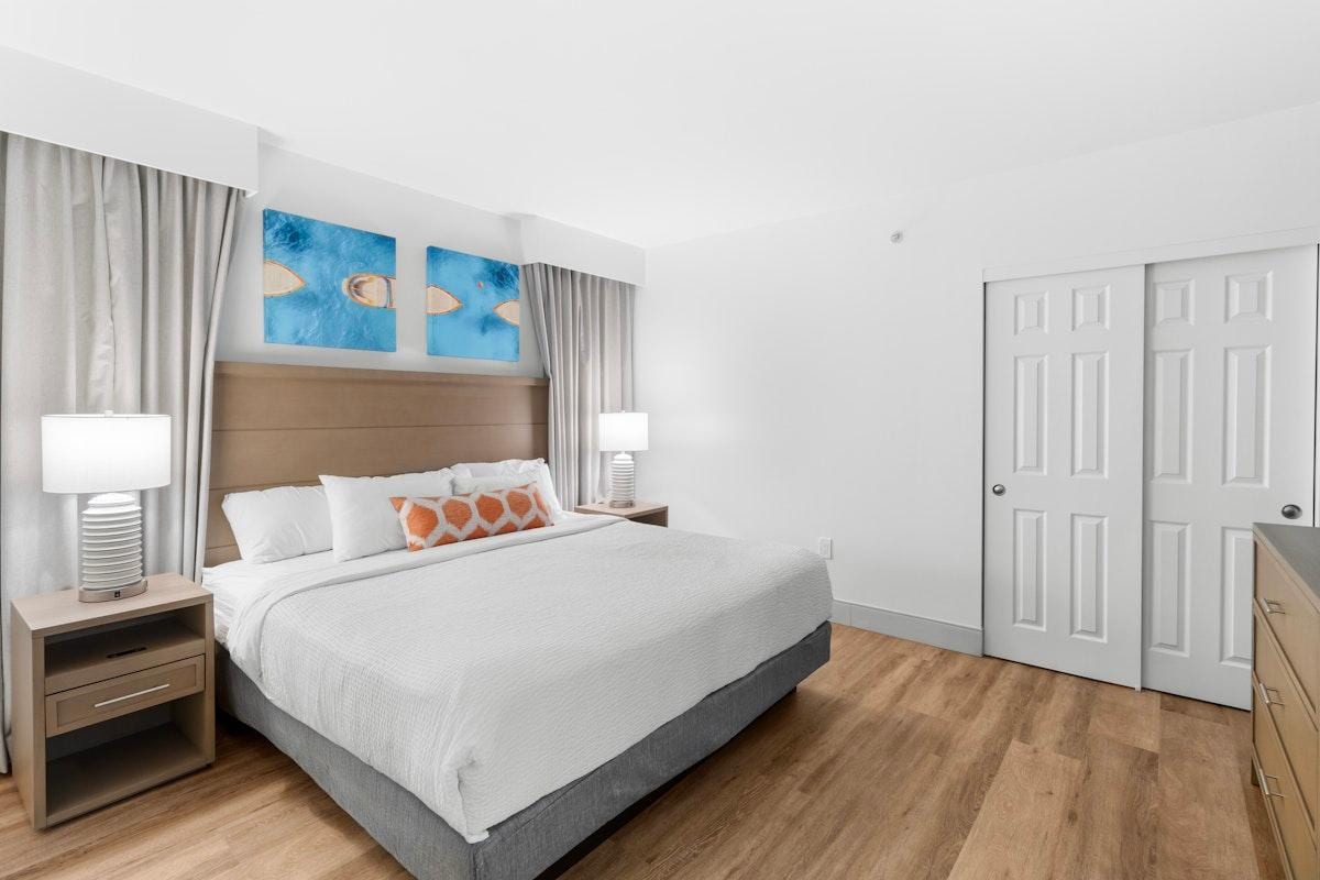 Newly Renovated Ocean View 2 Bdrm Condo 18th Floor