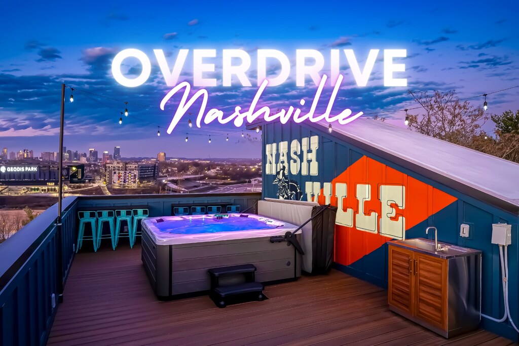 Discover a rooftop oasis at this stunning Nashville getaway! Soak in the hot tub while enjoying breathtaking views of Music City. Perfect for your next bachelorette party or group retreat, this is where luxury meets fun. Book now with Misfit Homes!