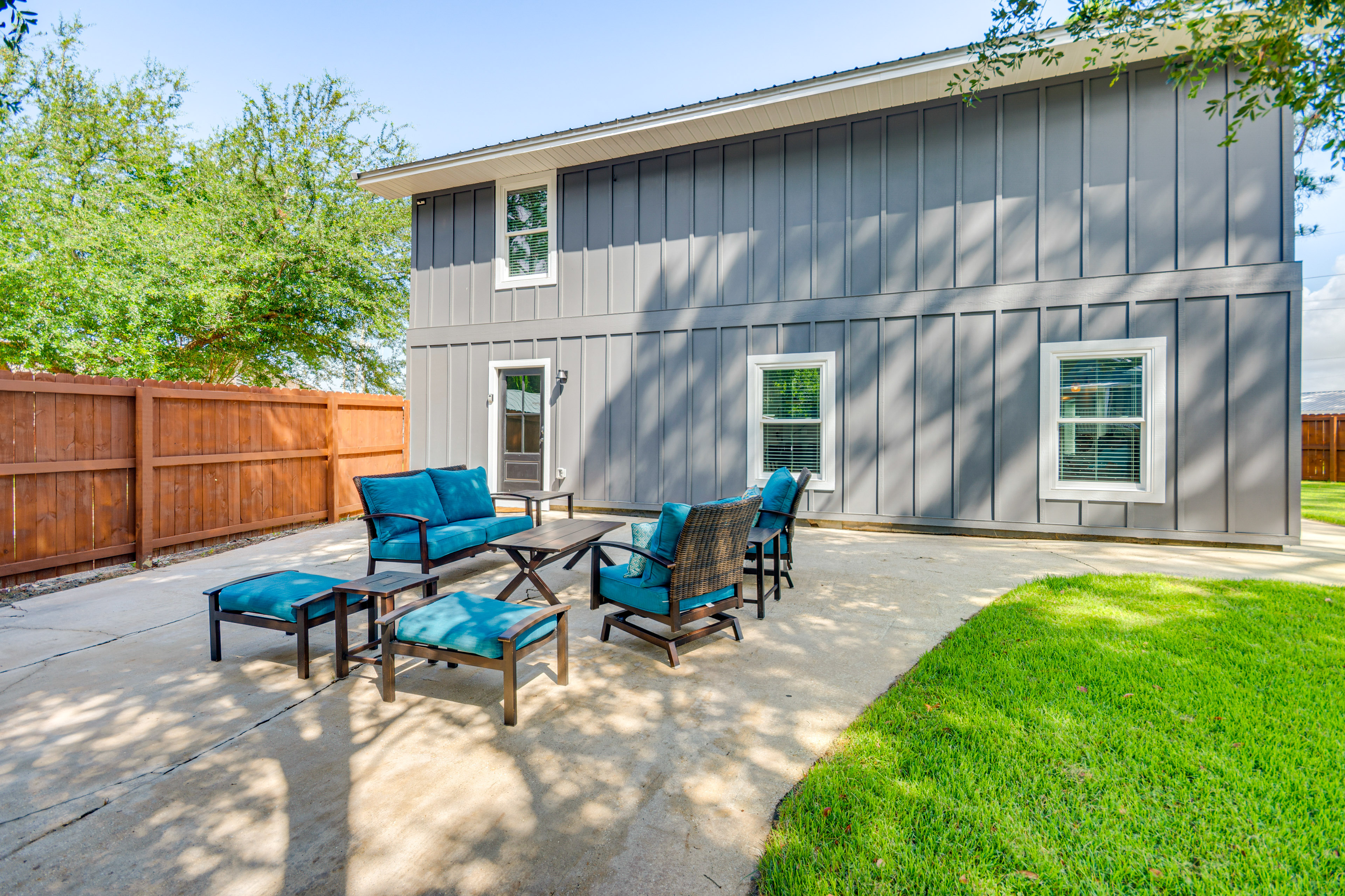 3 Mi to Navarre Beach: Home w/ Furnished Patio