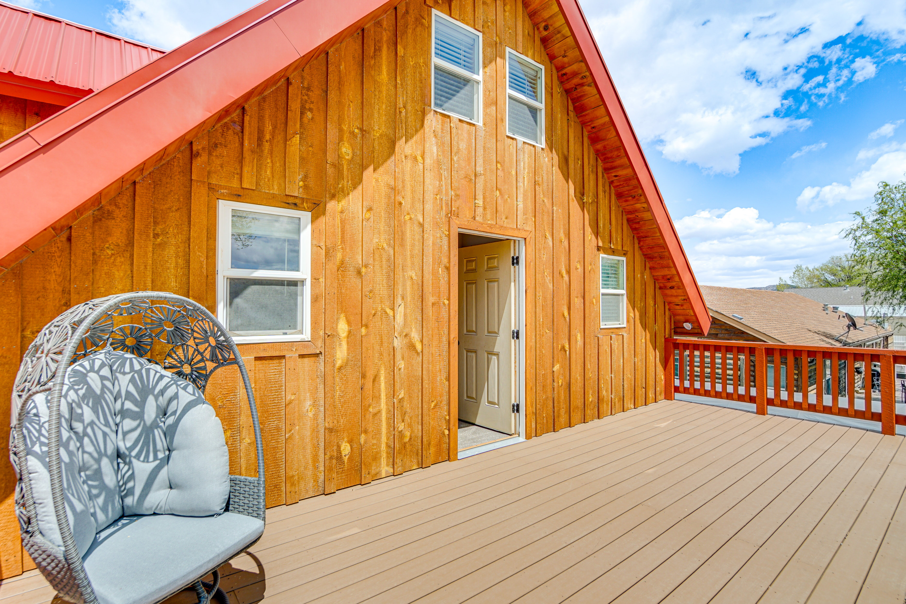 Family Home w/ Mountain Views in Circleville!