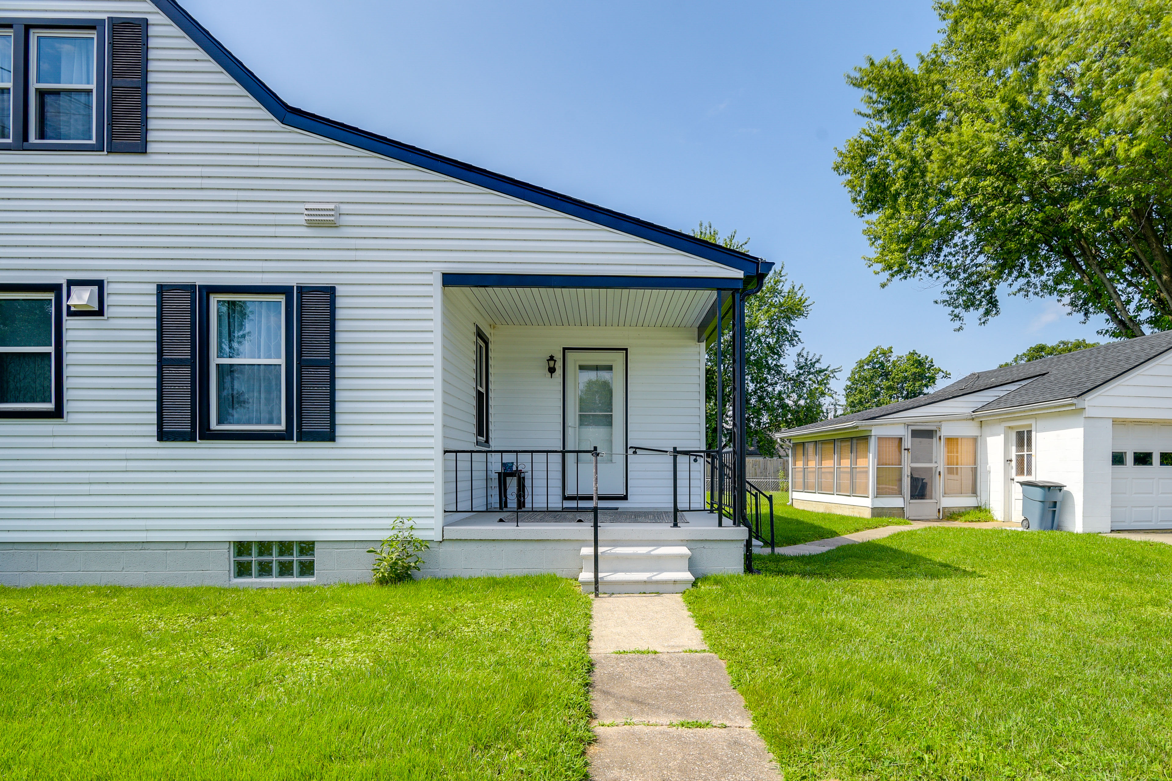 13 Mi to Downtown Baltimore: Quiet Home w/ Porch