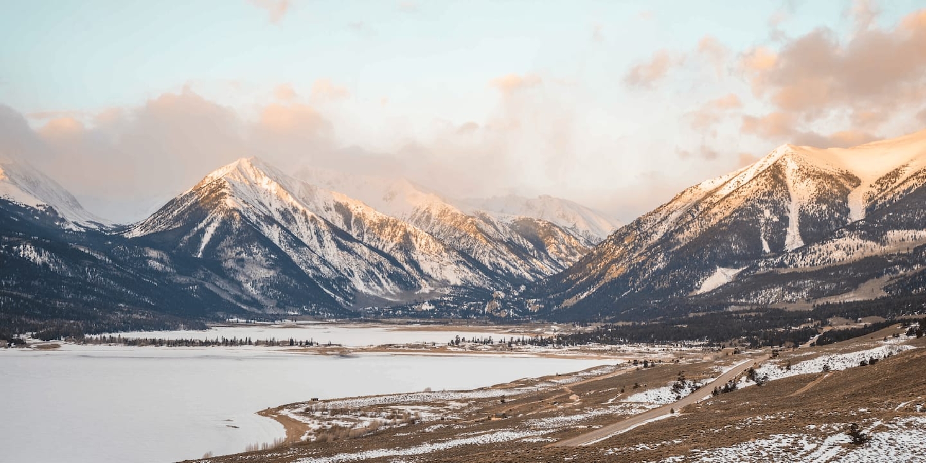 Historic Boho Brothel • Lake Retreat • Fast  Wifi