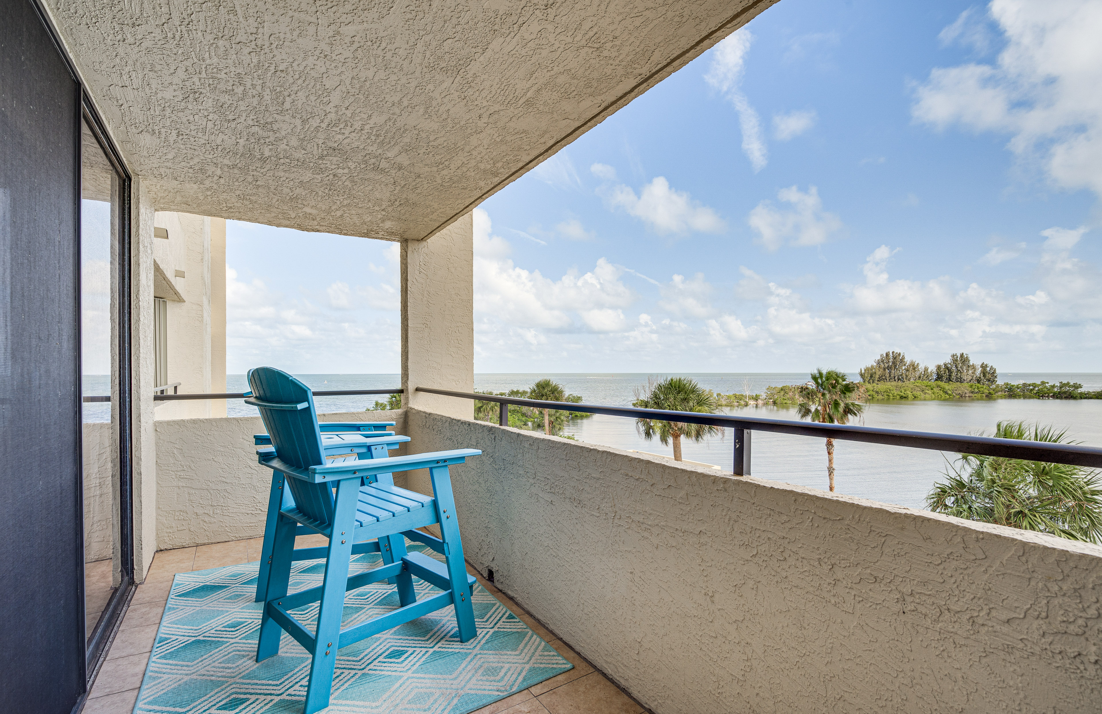 Gulf-View Condo in Hudson: Perfect for Snowbirds!