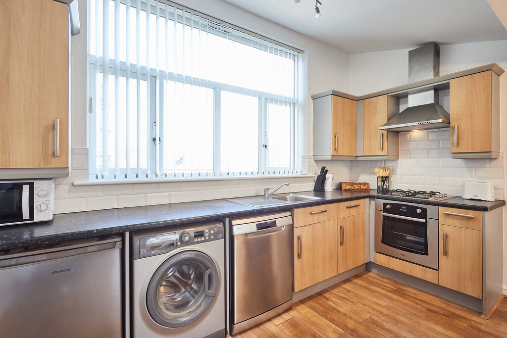 Abigail's Apartment, Wolverhampton - Host & Stay