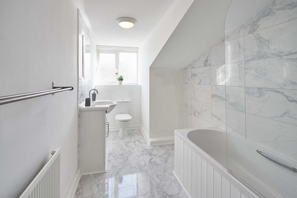 Abigail's Apartment, Wolverhampton - Host & Stay