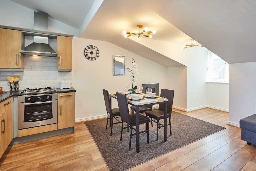 Abigail's Apartment, Wolverhampton - Host & Stay