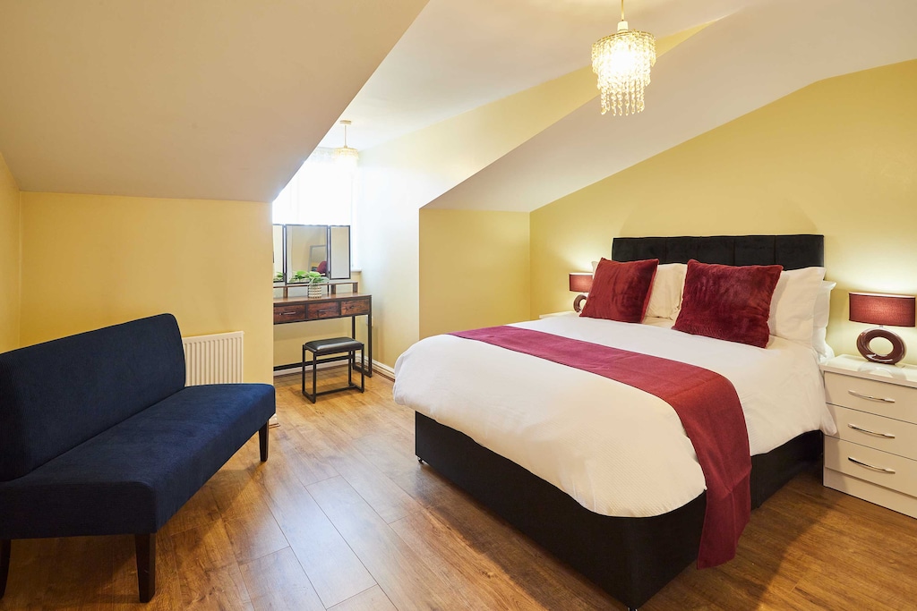 Abigail's Apartment, Wolverhampton - Host & Stay