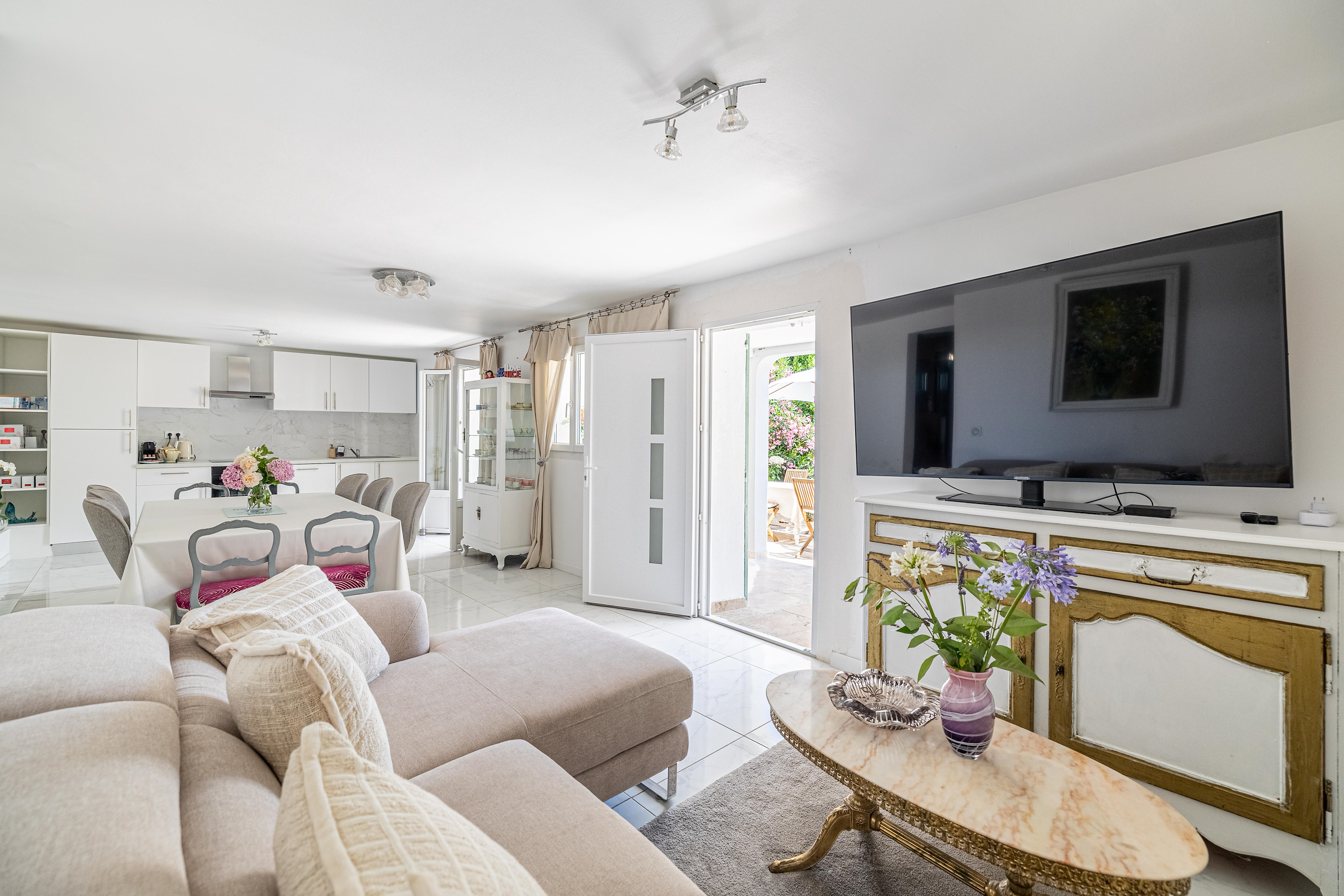 La Villa des Fleurs duplex avec jardin et piscine