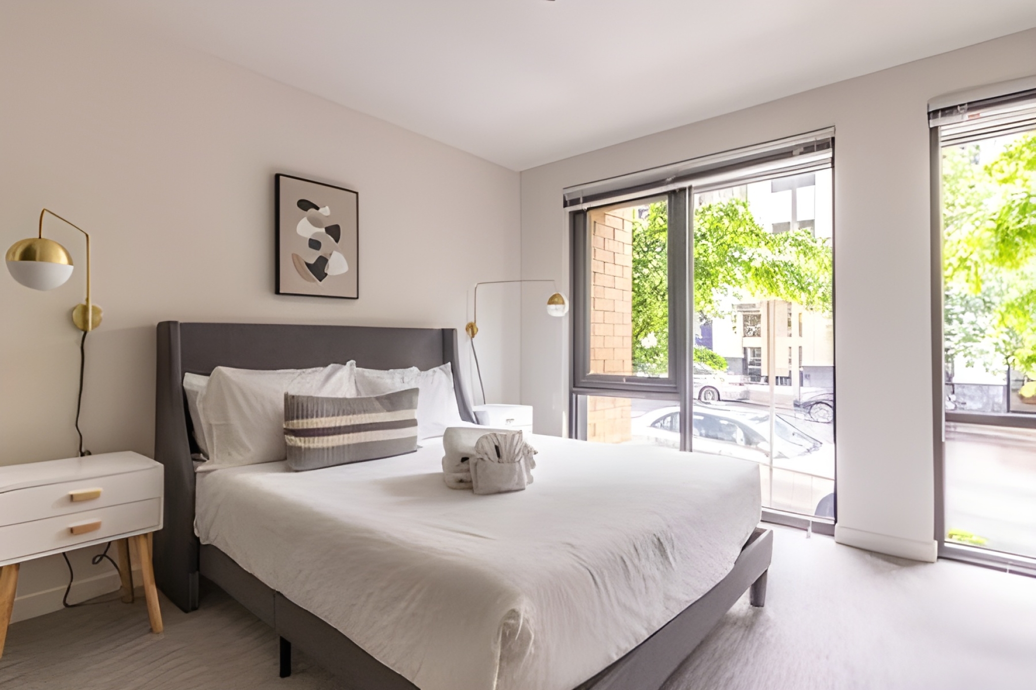 Chic 1BR + Den for 4 | Bellevue | Gym