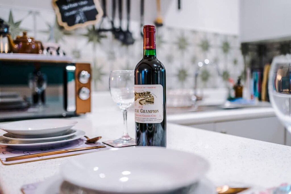 The fully equipped kitchen has everything you need to cook an array of meals whilst away in the heart of Chester.