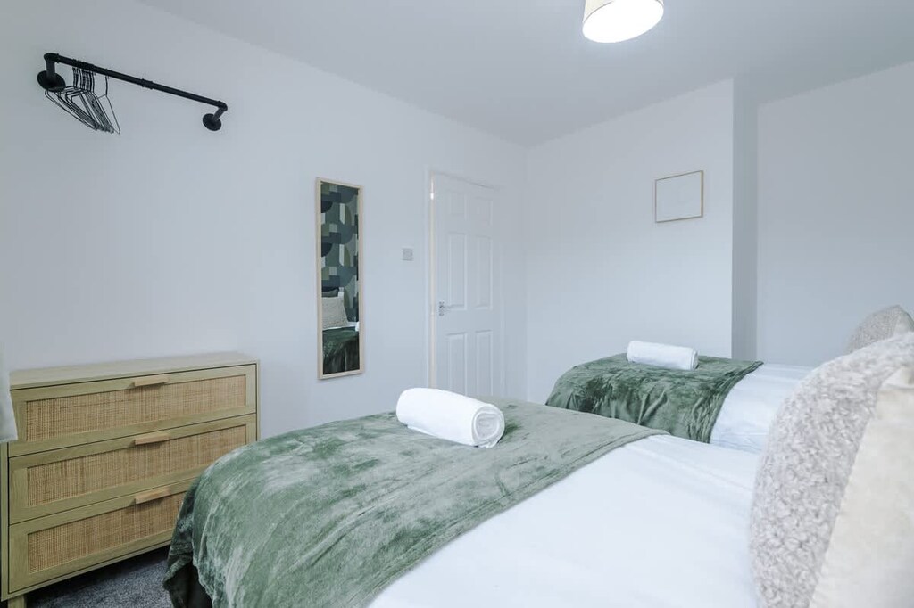 Bedroom 1 benefits from 2 single beds.