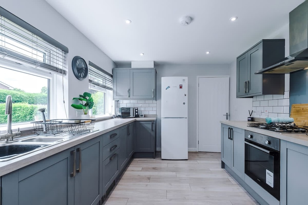 The fully equipped kitchen has everything you need for a long or short stay in Wrexham.