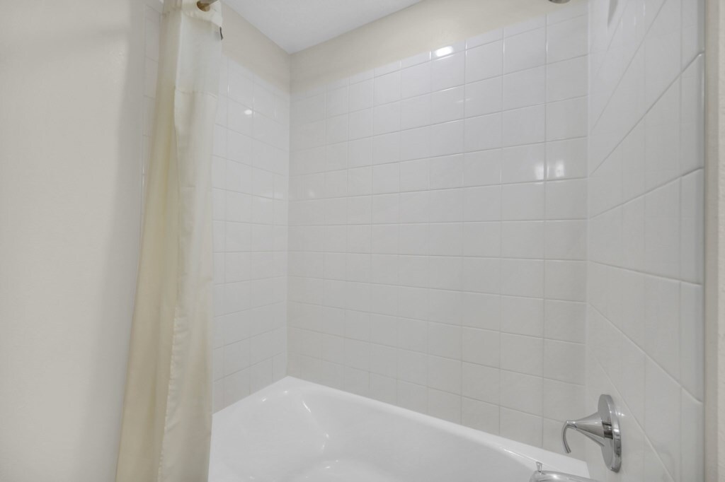 23-web-or-mls-3180-paradox-cir-203