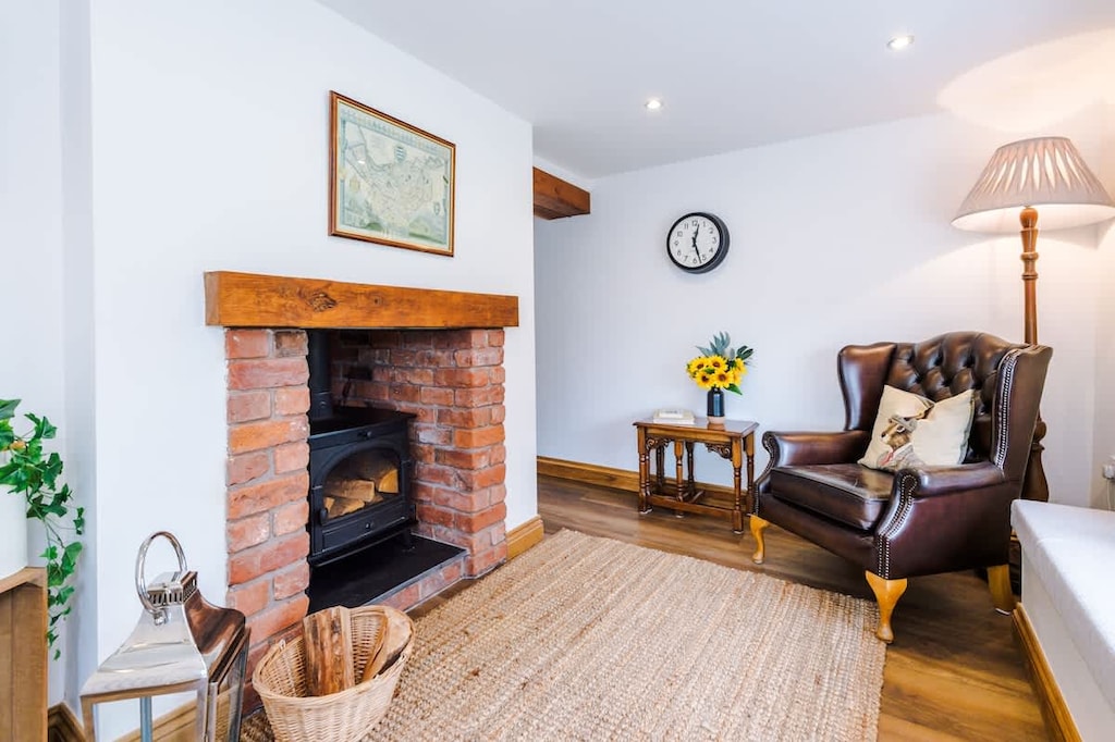 Dual sided log Burner leading from living room to snug 