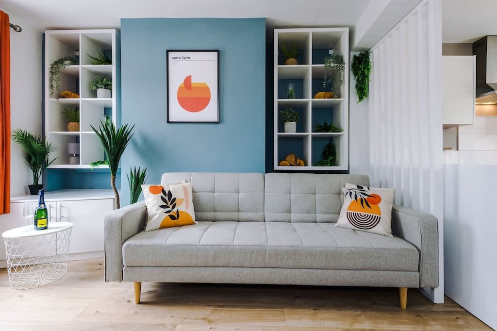 Large open plan living/dining/kitchen area boasting a 40 inch Smart TV with Netflix.
