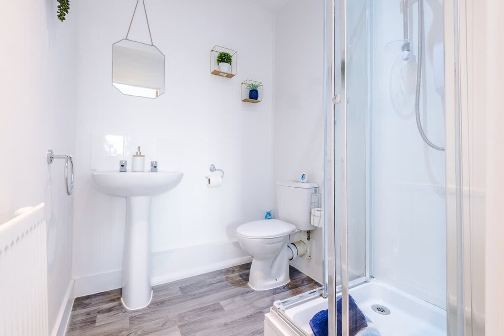 Bedroom 4 En-suite located on the 2nd floor.