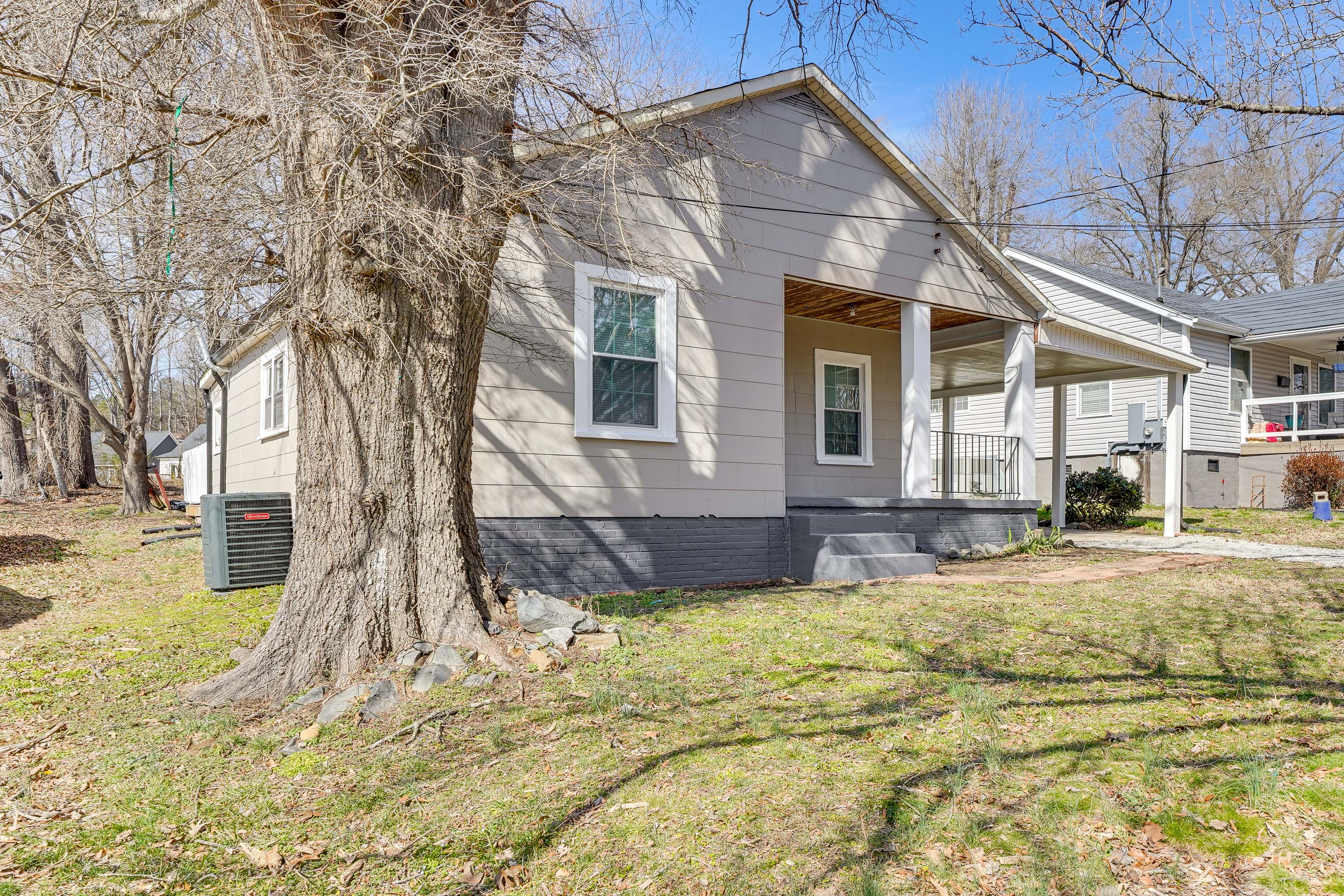 Close to Shops, Eats & Hospital: Roxboro Retreat