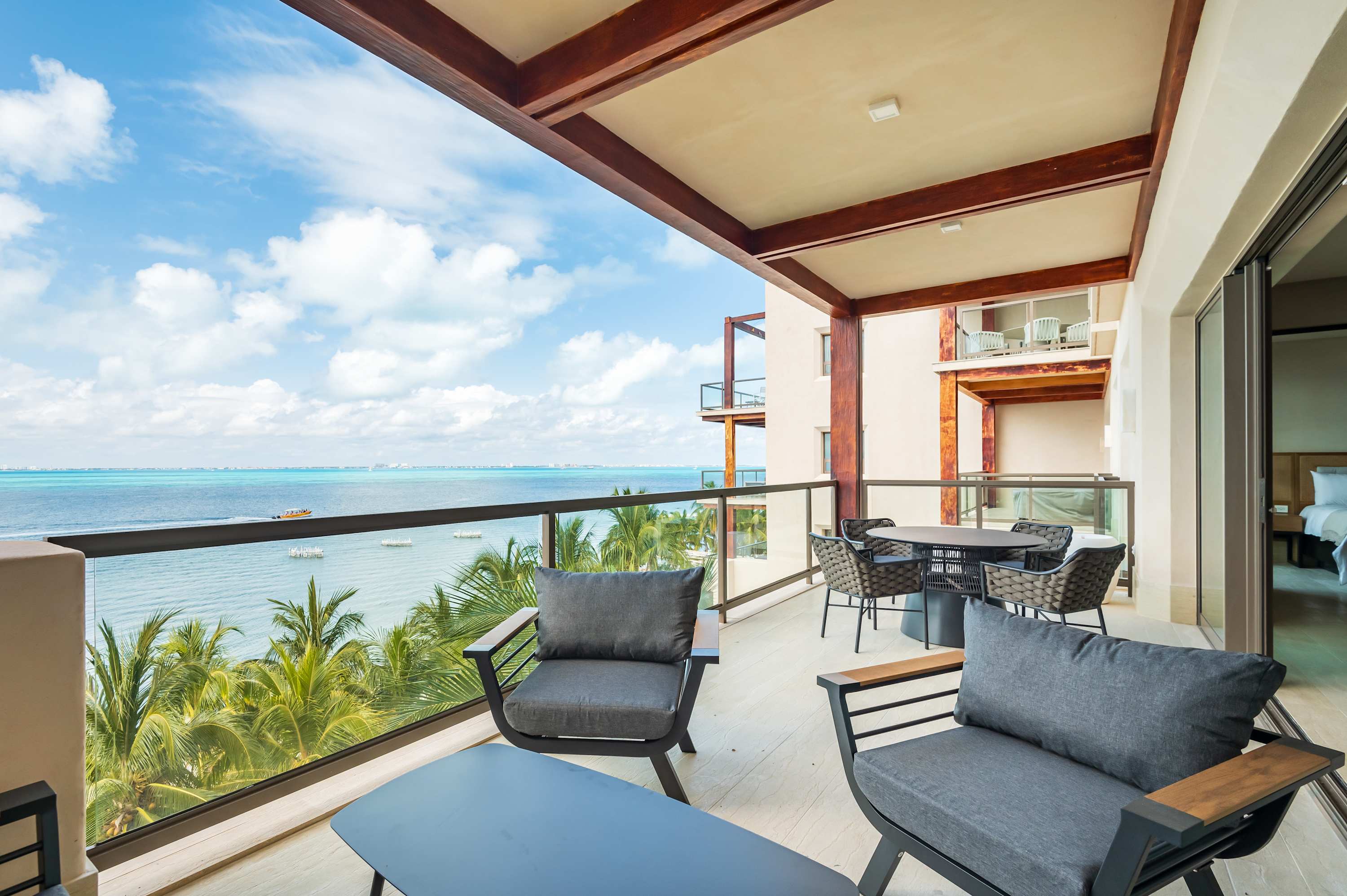 Terraza privada con vista al mar y sillas de exterior Terraza privada con vista al mar y sillas de exterior