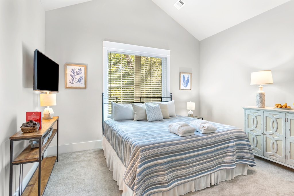 Guest Bedroom on Second Floor with King and Twin Bunk Beds with En-Suite Bathroom