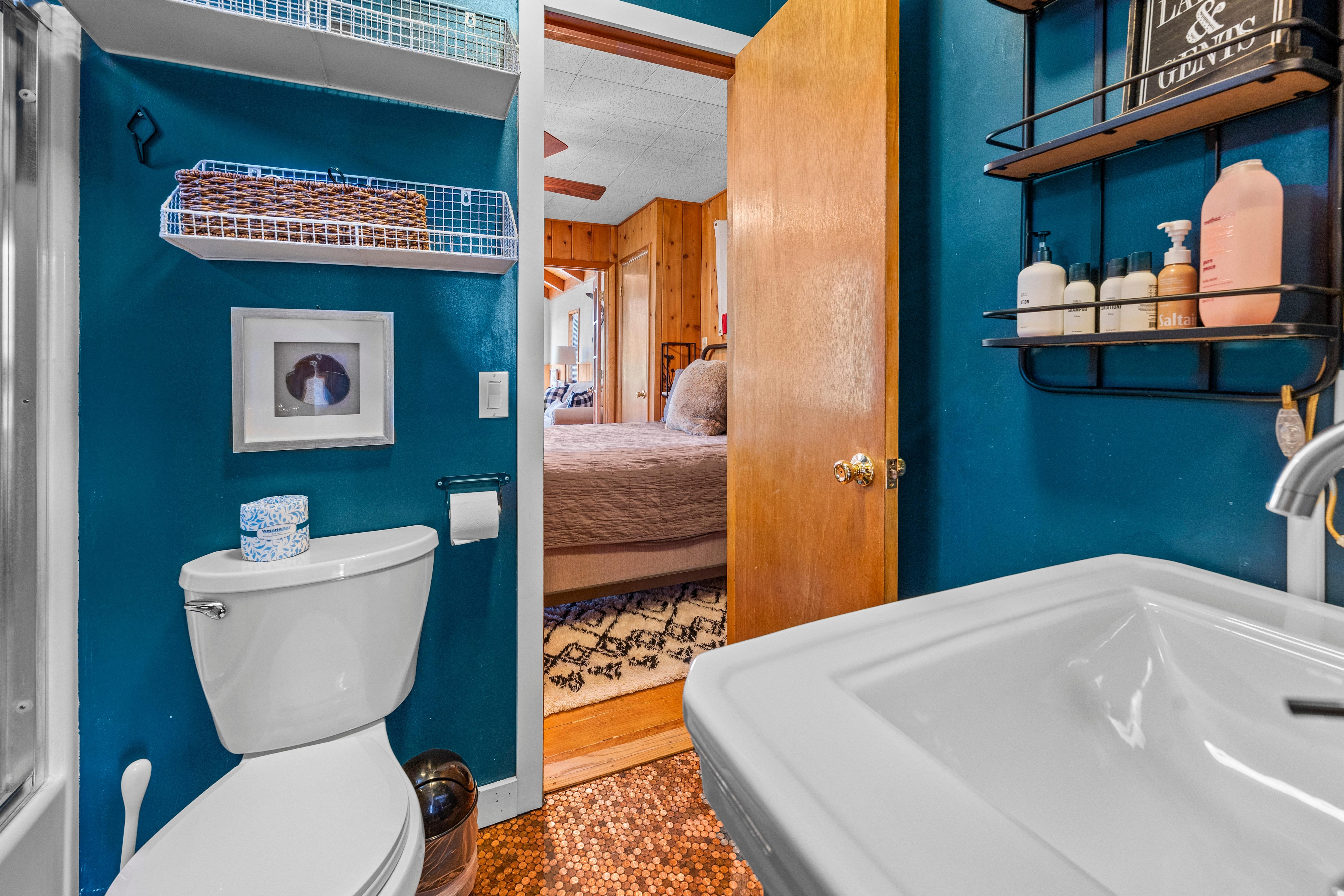 Bathroom 1 - Shared between bedroom 1 and 2