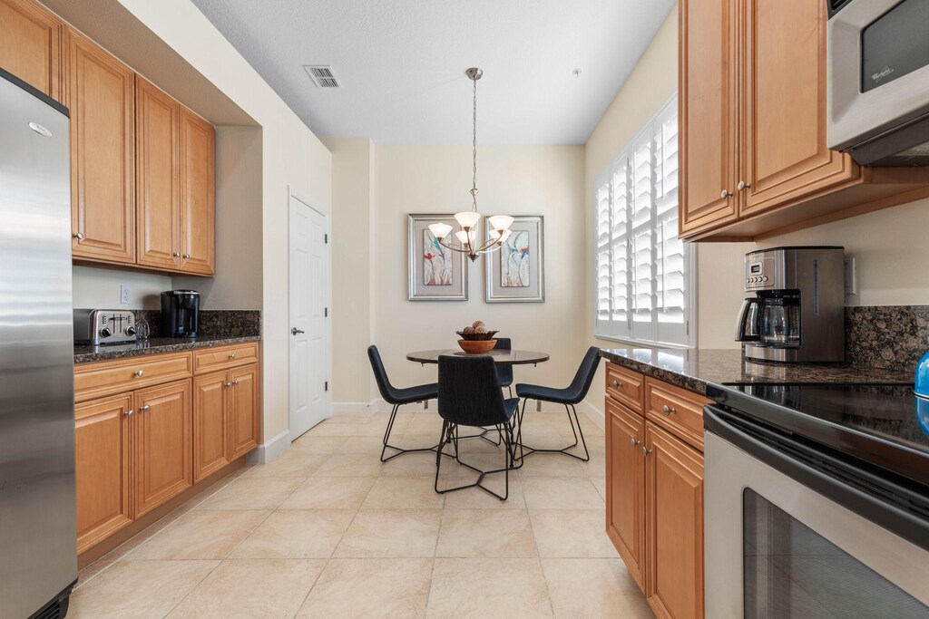 Large Kitchen with Eat-in Kitchen.