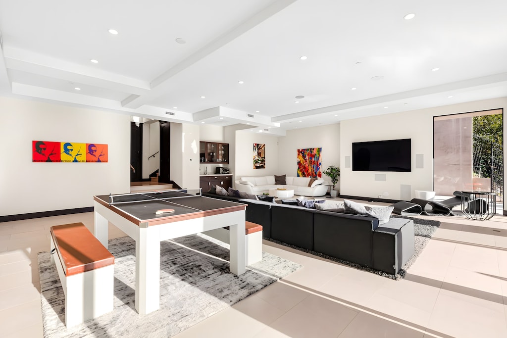 Ping pong table for some friendly competition and indoor fun.