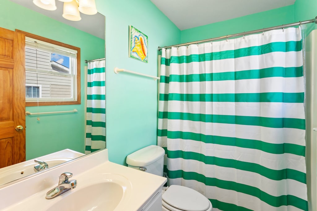 The Mid-Level Queen Master Bathroom offers easy access.