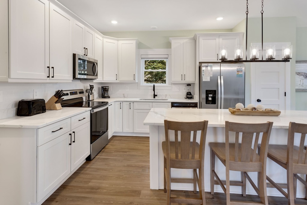 Whip up something delicious in the beautiful, modern Kitchen with a minimalist design and all modern appliances!