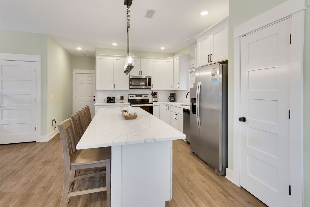 Whip up something delicious in the beautiful, modern Kitchen with a minimalist design and all modern appliances!