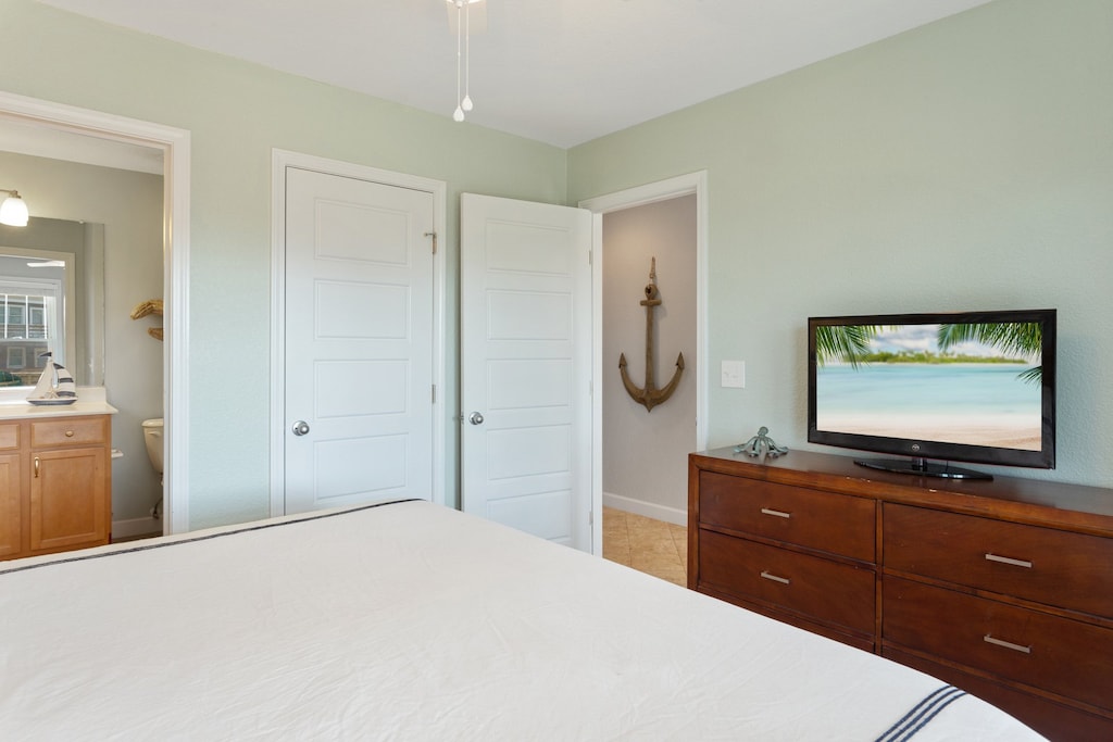 The Middle Level is thoughtfully designed for relaxation and privacy, with another King Master Bedroom boasting its own private bathroom.