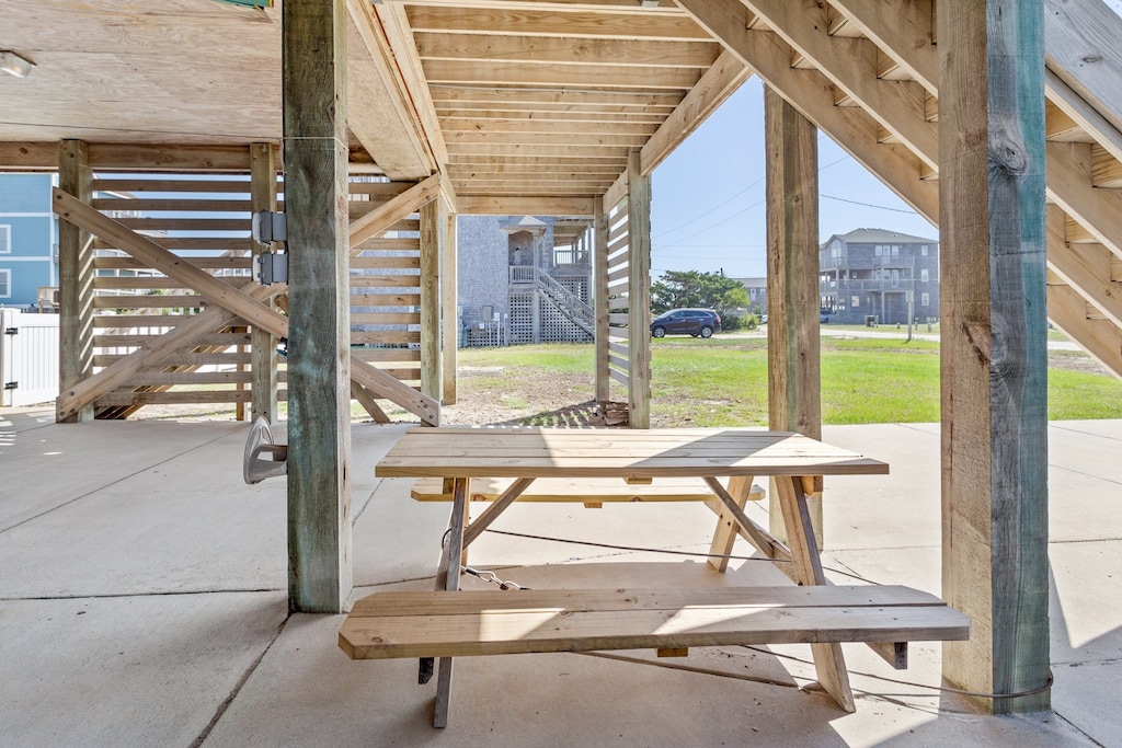 Welcome to Siren's Serenade, a stunning 4-bedroom, 3.5-bathroom vacation retreat nestled just three lots from the beach.